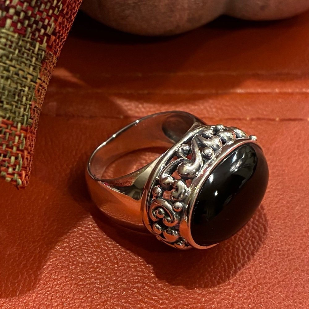 Black Onyx Sterling Silver Fab Ring w/ a Scroll Bezel Size 7
